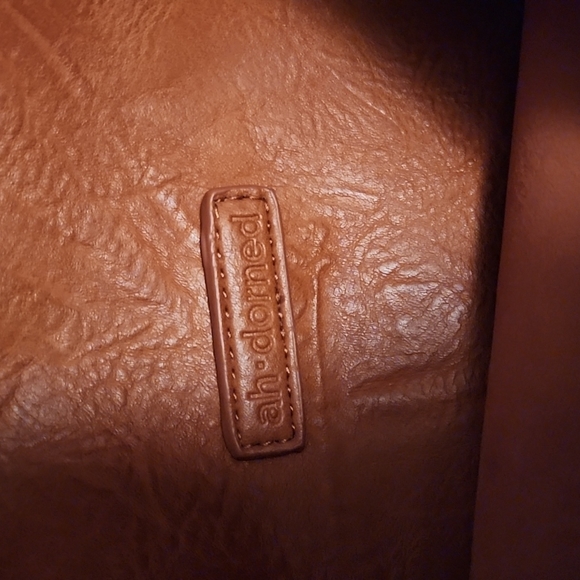 Ah dorned Brown Leather Tote w brown & black camo guitar style shoulder strap - Picture 4 of 4